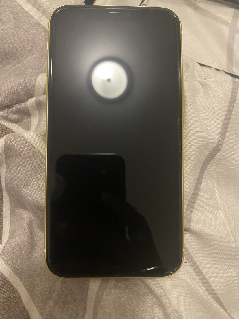 Perfectly functional Unlocked IPhone 11 (128gb) thumbnail