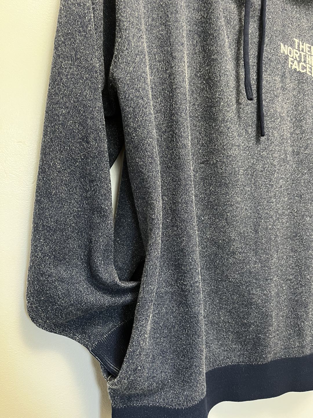 BNWT The North Face knitted hoodie image indicator(3)