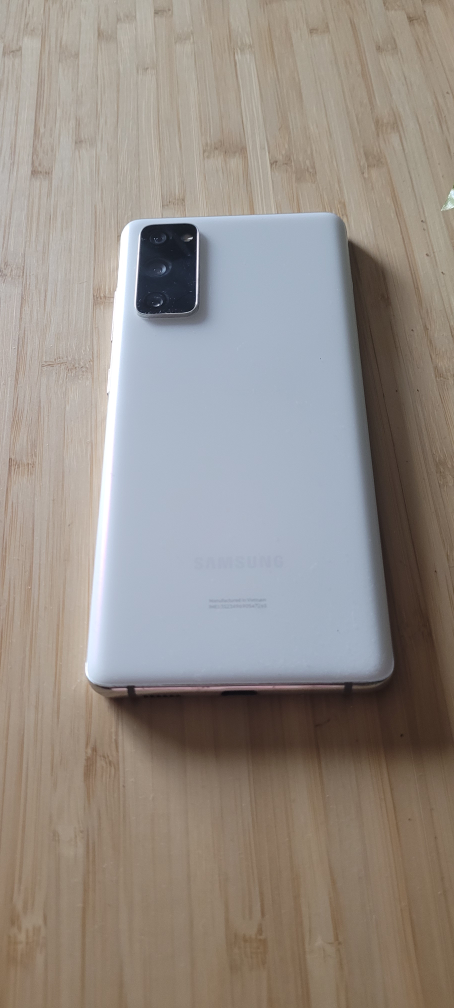 Samsung S20 FE phone - photo 2