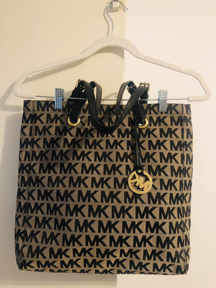 Michael Kors image indicator(2)