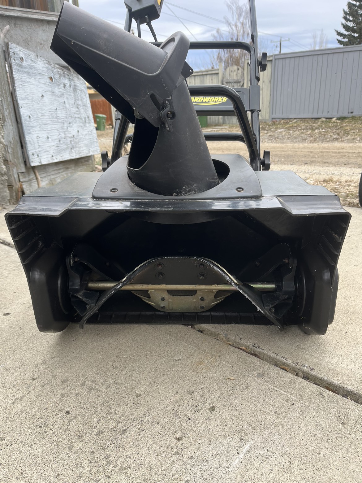 Yardworks electric snow blower 18” - photo 3