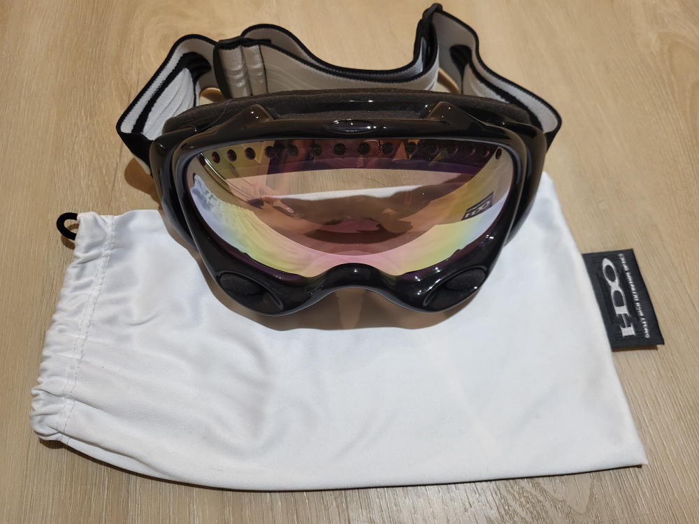 Oakley goggles snowboarding skiing high definition optics