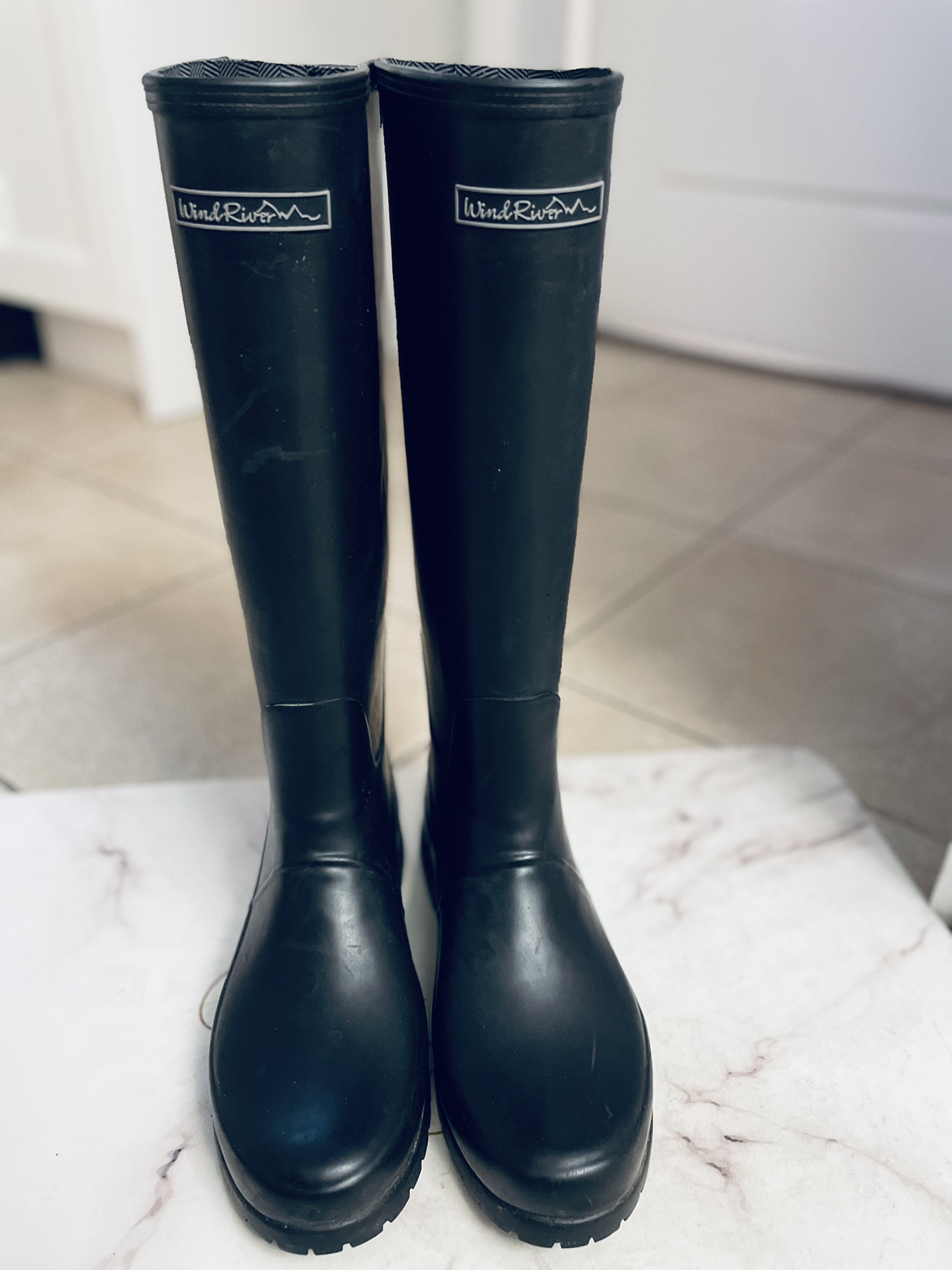 Rubber rain boots (size 8) thumbnail