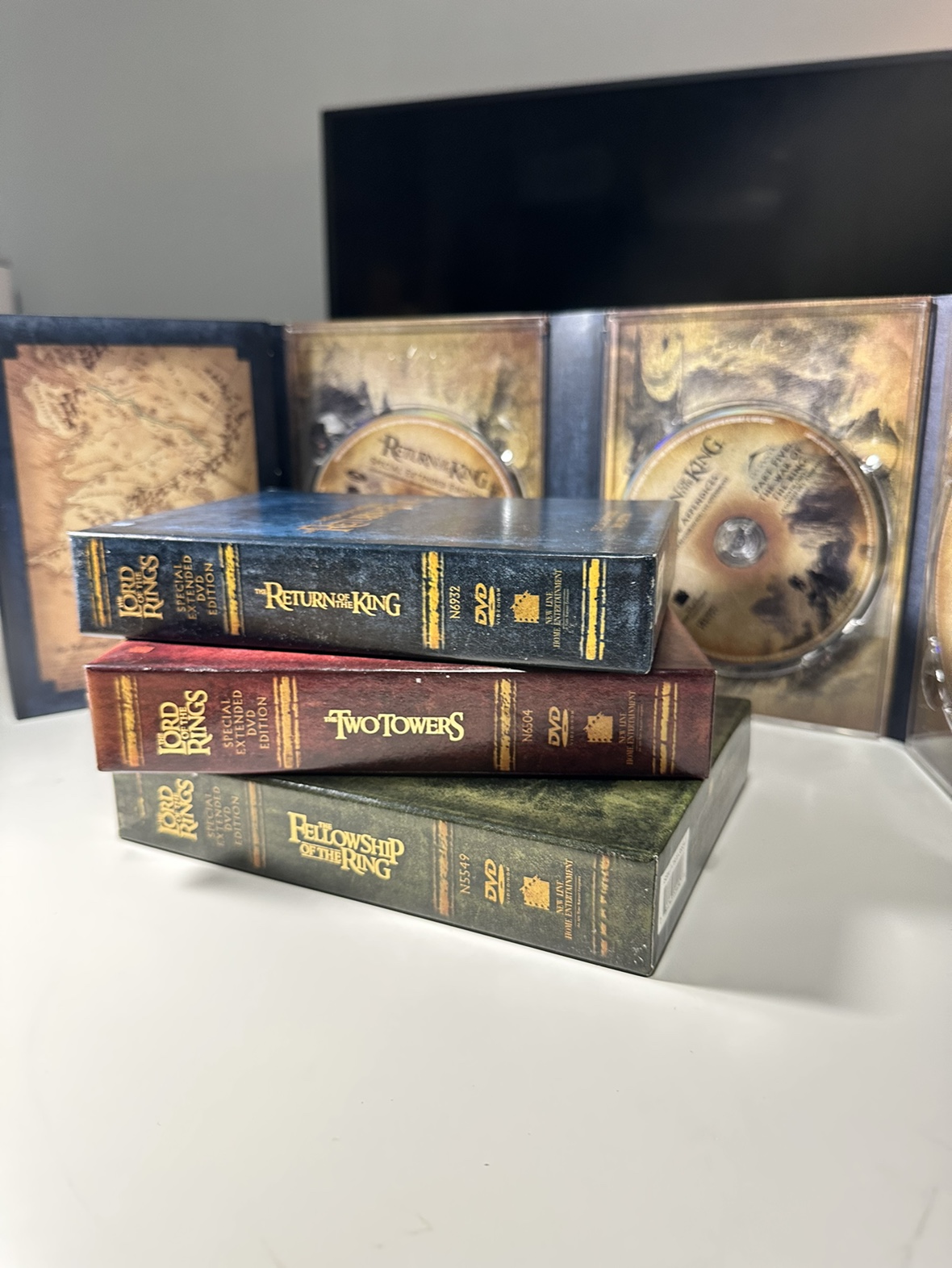 Lord of The Rings DVD Booklet CD’s with Collectors Maps image indicator(5)