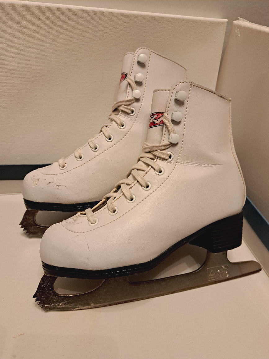 ⛸️ Skates ⛸️ for Young Girls / Youth image indicator(2)