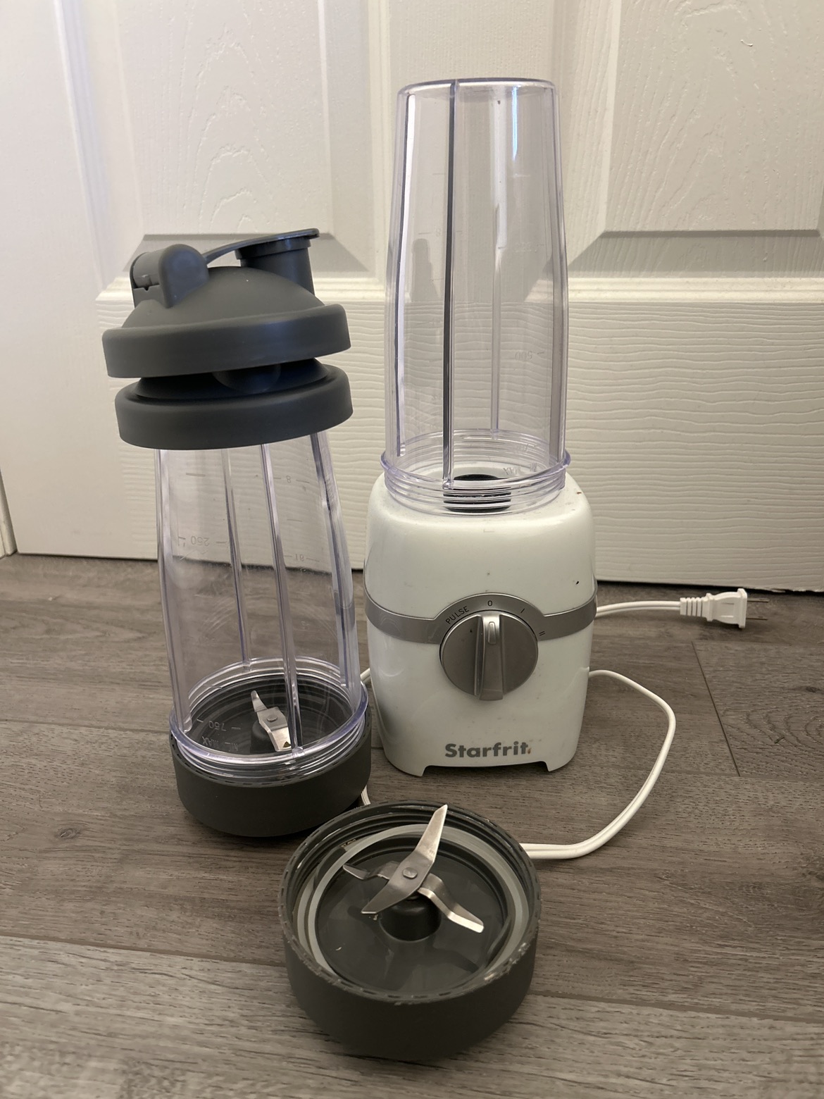 Smoothie blender and to-go cup set