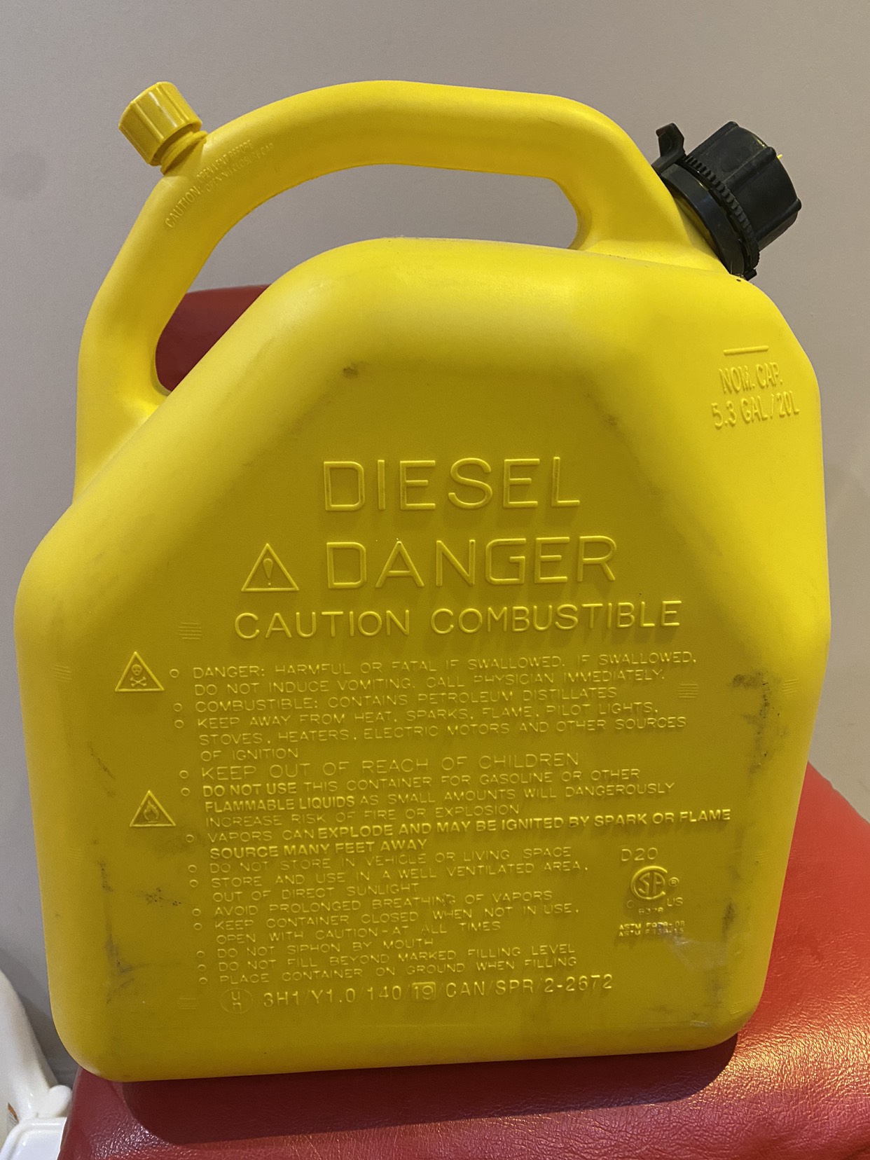 20 Litre 5 gallon Yellow Plastic Gas Can image indicator(4)