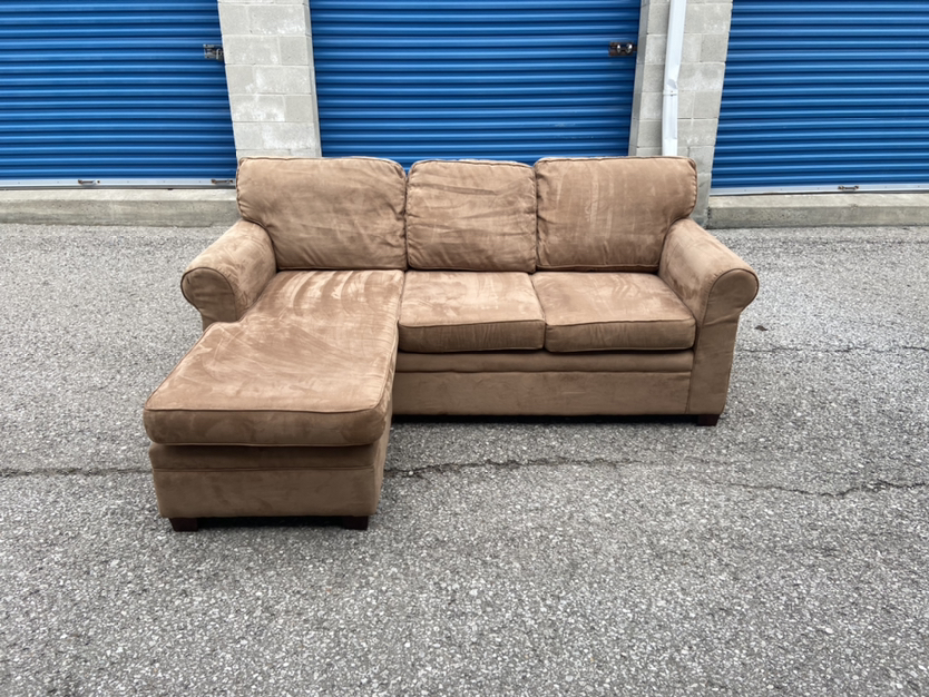 FREE DELIVERY• BEIGE SECTIONAL COUCH / SOFA w/ REVERSIBLE CHAISE - photo 2