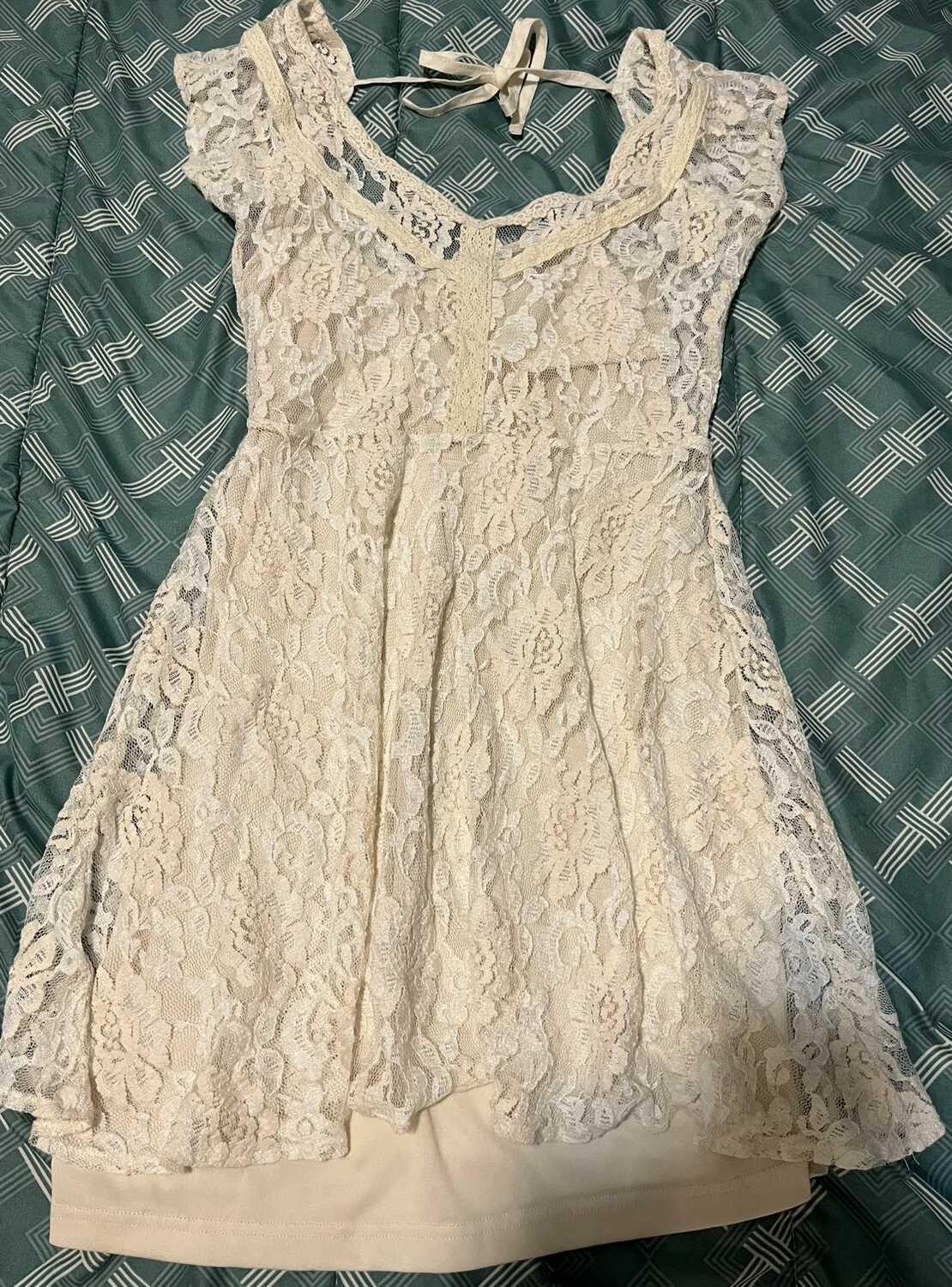 Women's Lace Dress - Short Sleeve