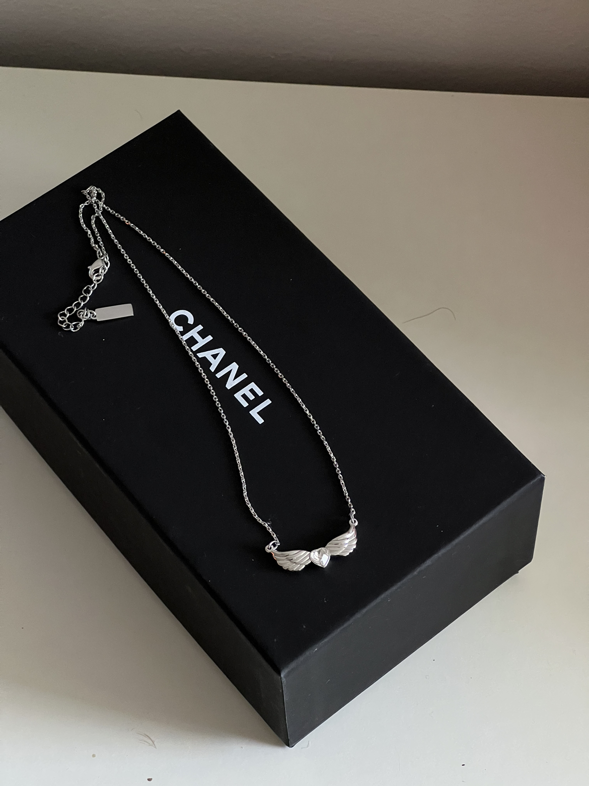 Victoria Secret’s Wings Necklace Limited Edition thumbnail