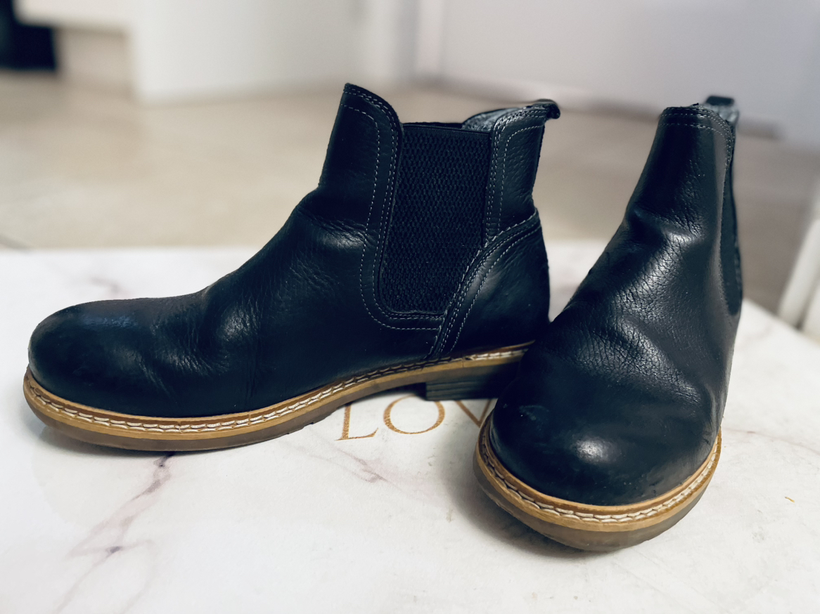 Chelsea boots with fur thumbnail