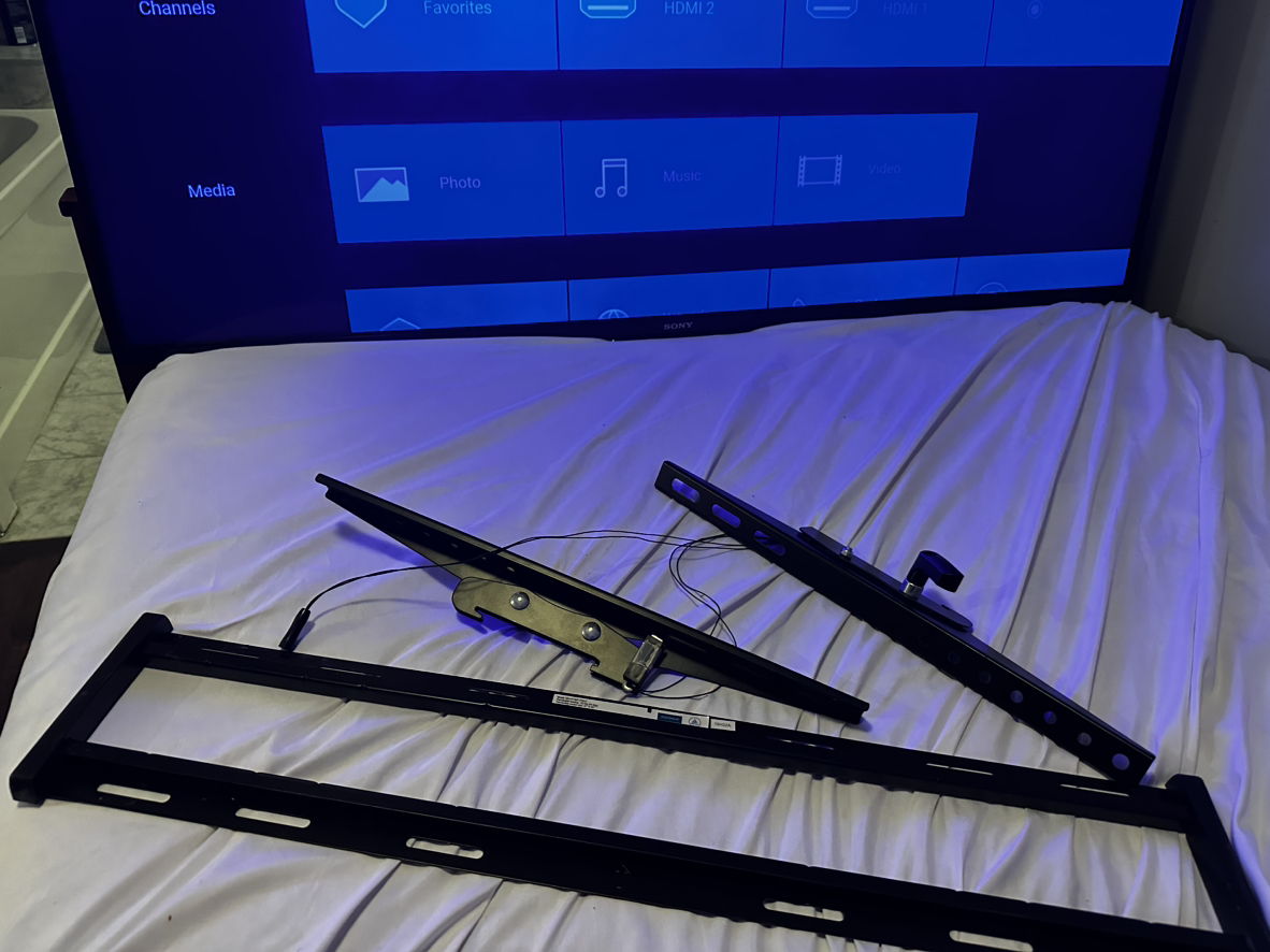 Smart tv 55” with tv wall mount - photo 5