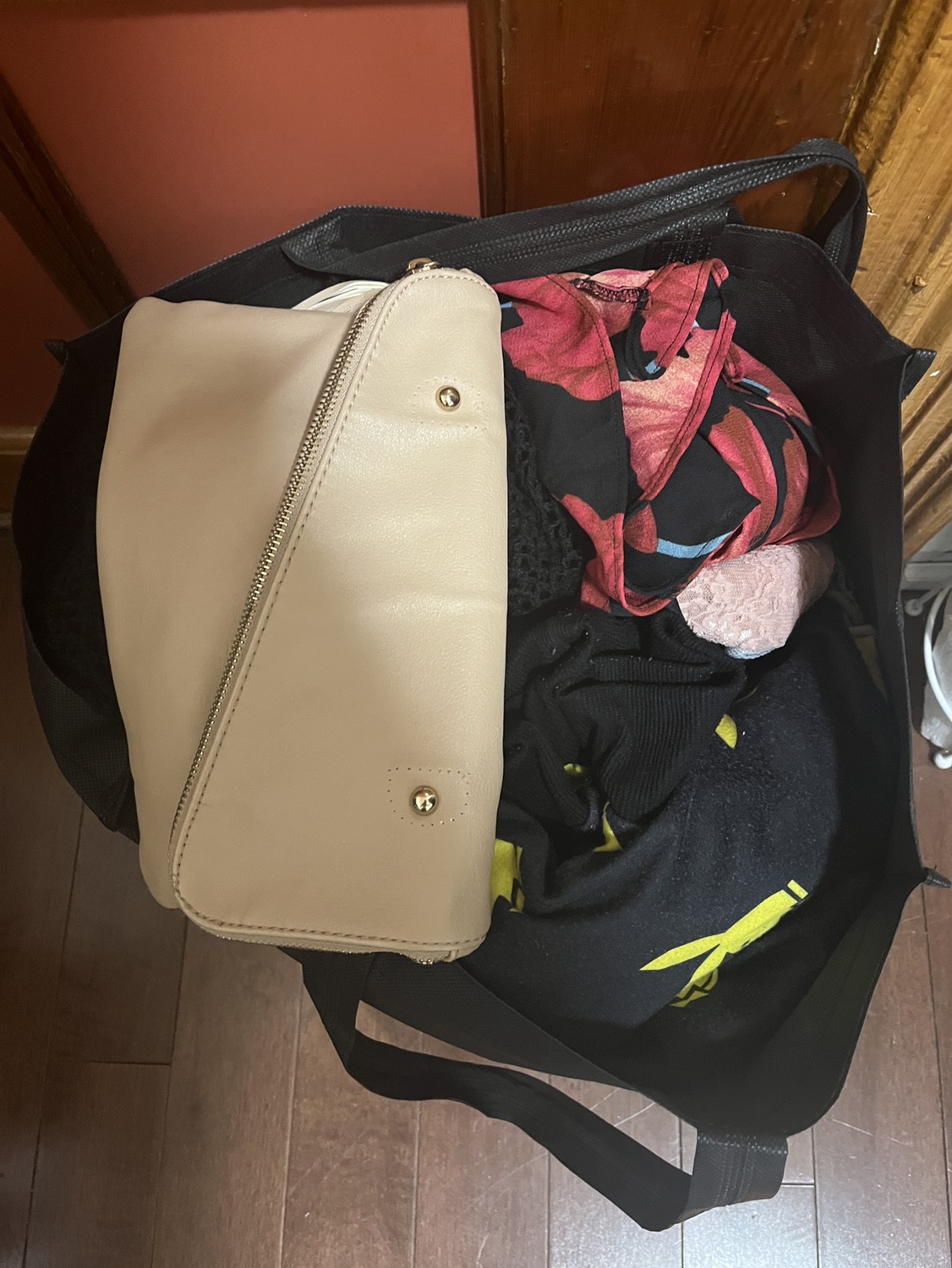 20 Clothes and 1 purse thumbnail