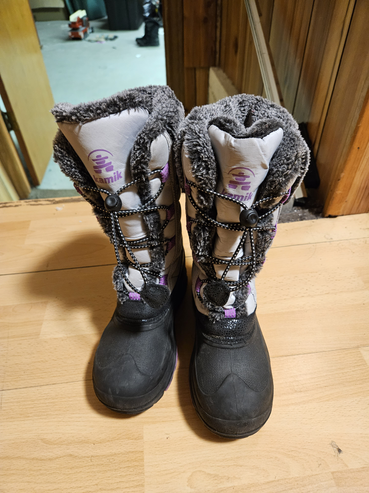 Size 4 Girl Winterboots thumbnail