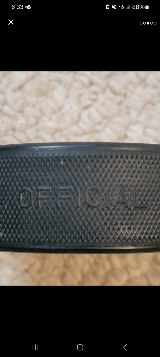 Official NHL game puck 1980s Philadelphia Flyers image indicator(3)