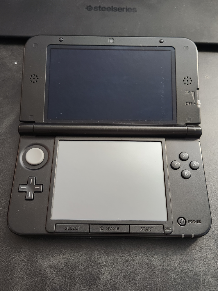 Modded 3DS XL with free games - photo 2