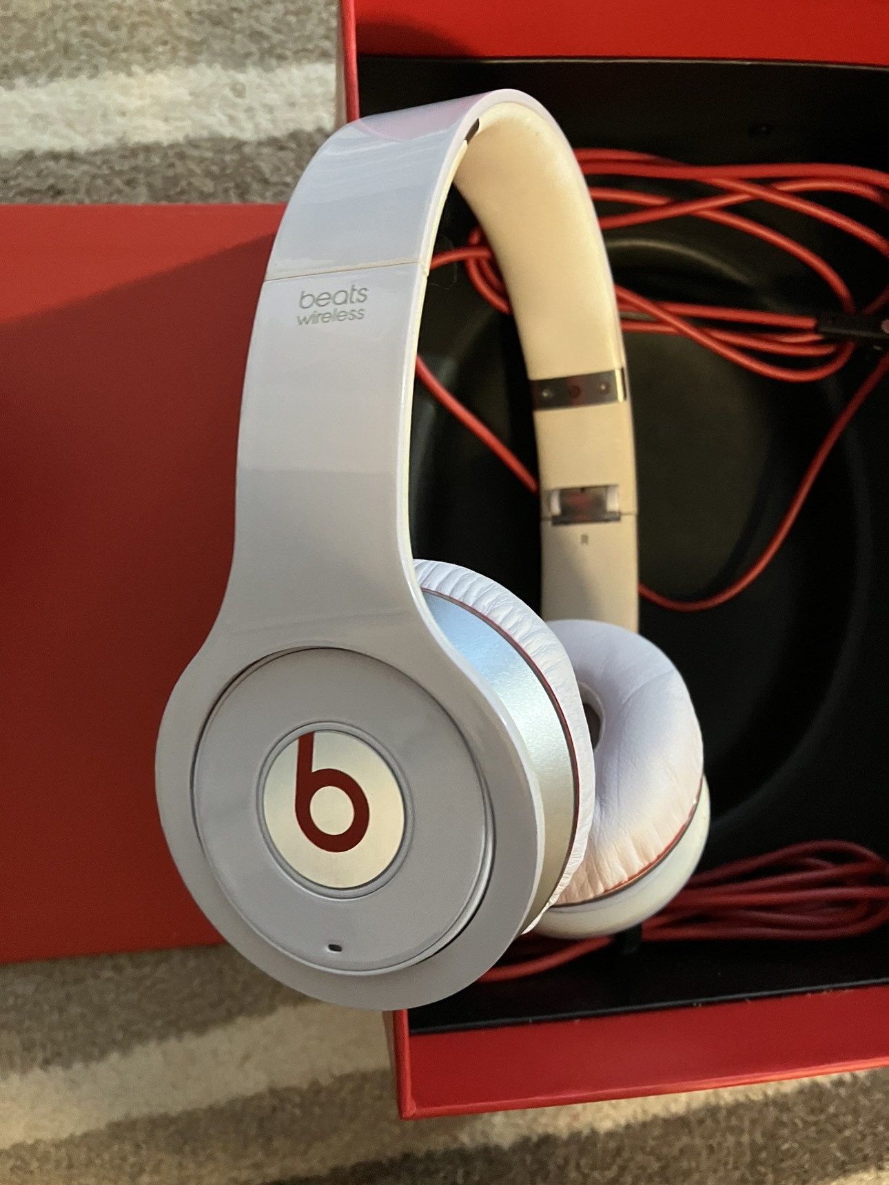 Beats wireless Bluetooth headphone thumbnail