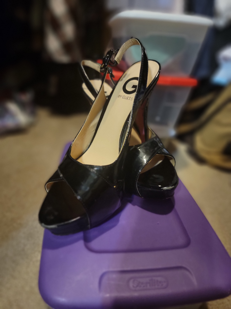 sz 7 guess shoes