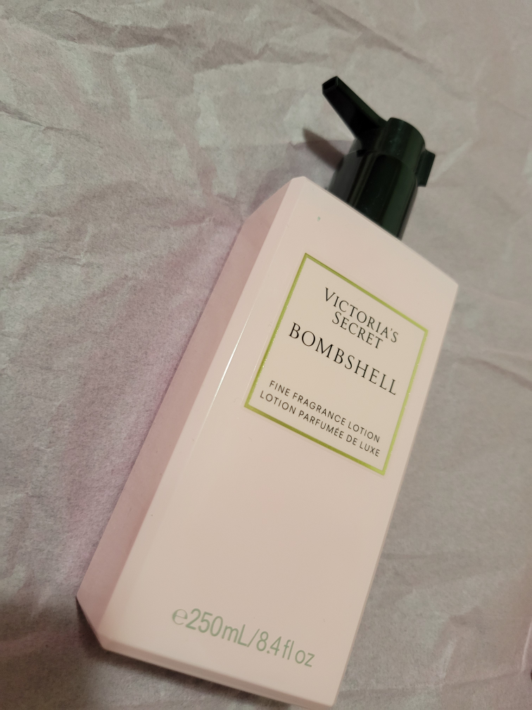 Victoria's Secret Bombshell Lotion thumbnail