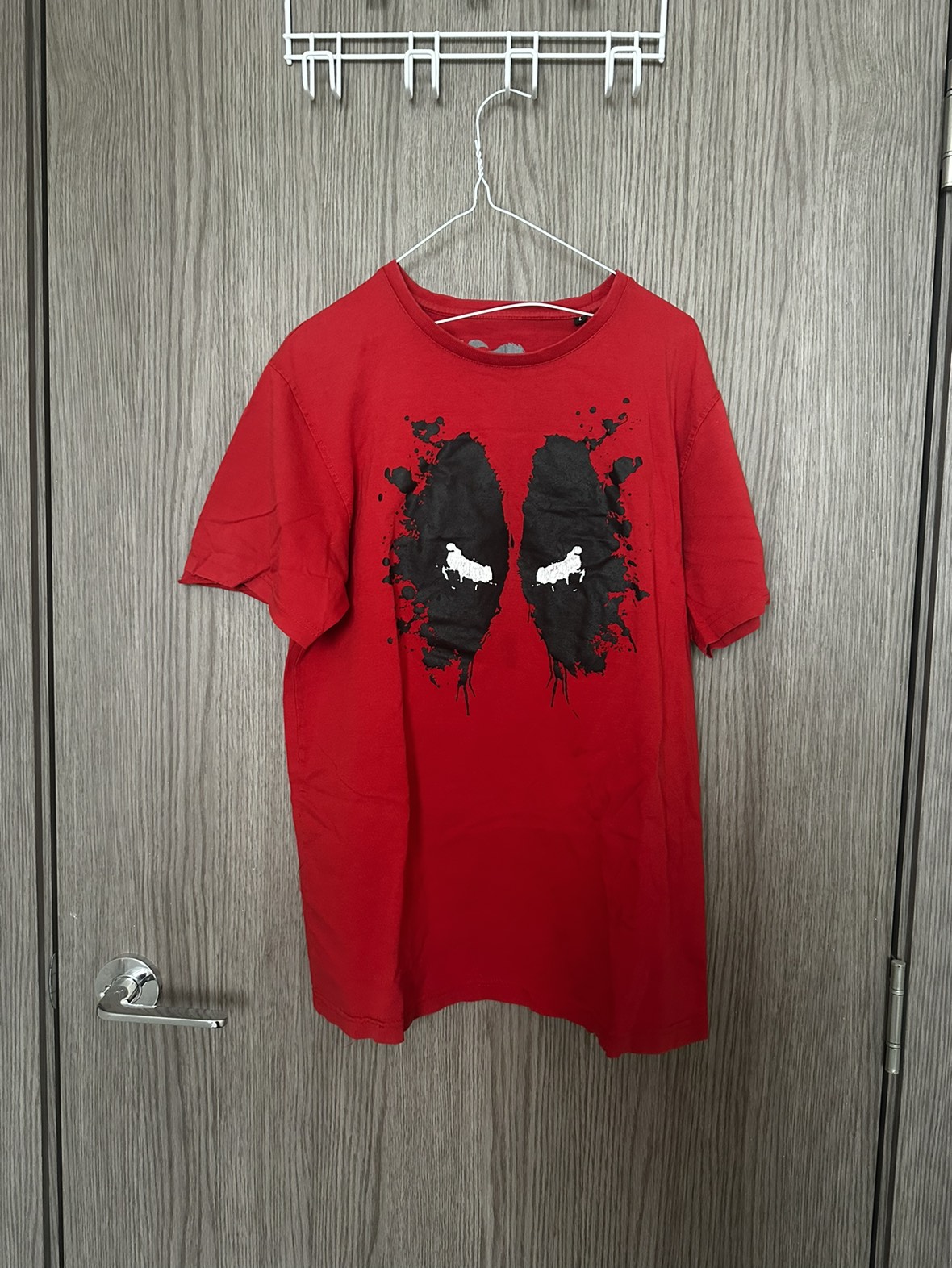 Red t shirt thumbnail