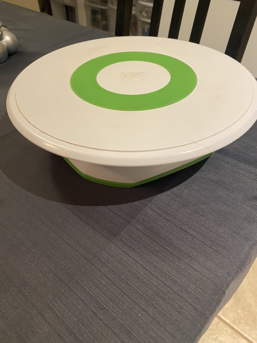 Cake turn table