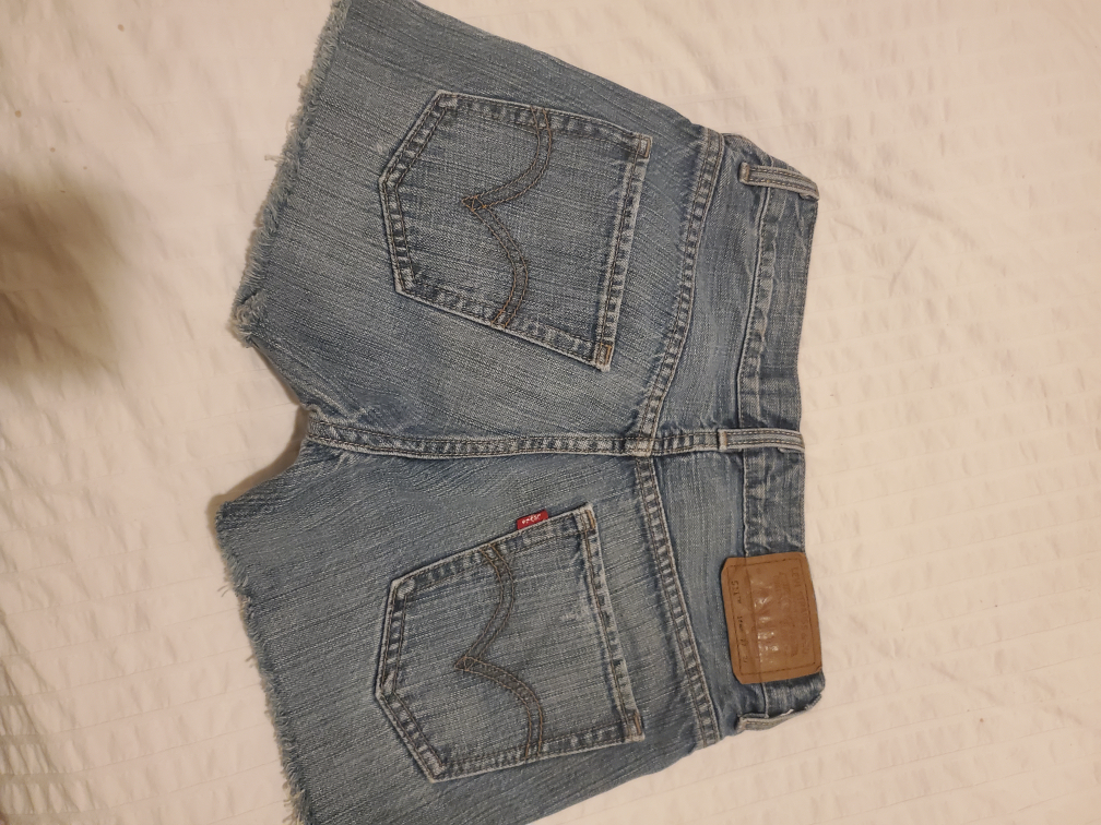women's vintage Levis 511 denim shorts. size 27 waist