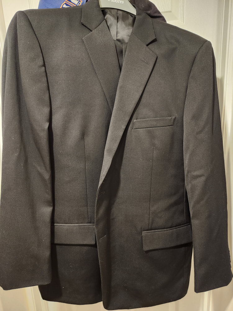 Men's Suit #sellingspree thumbnail