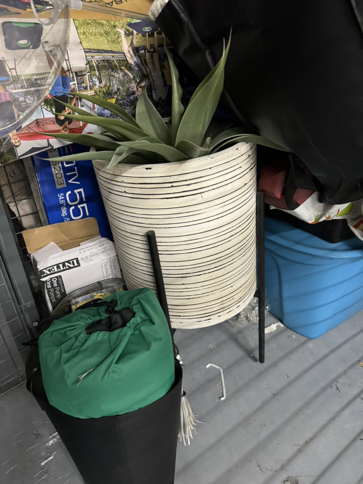 Structure Banya Planter
