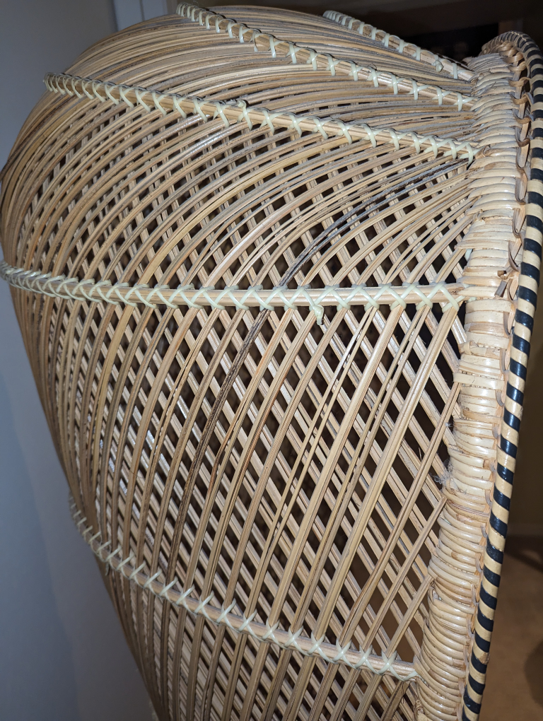 Mid 90's Rattan Wicker Hooded Chair. - photo 3
