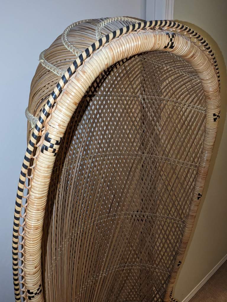 Mid 90's Rattan Wicker Hooded Chair. - photo 4