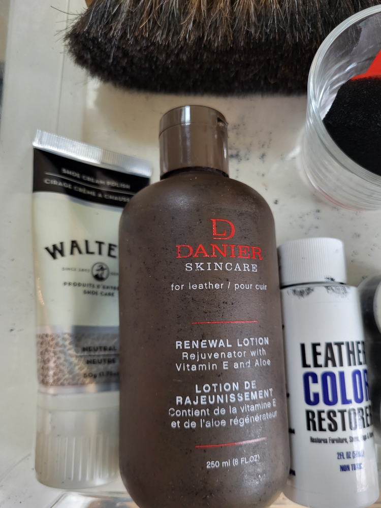 Shoe cleaners, brush, leather color restore #freecycle - photo 3