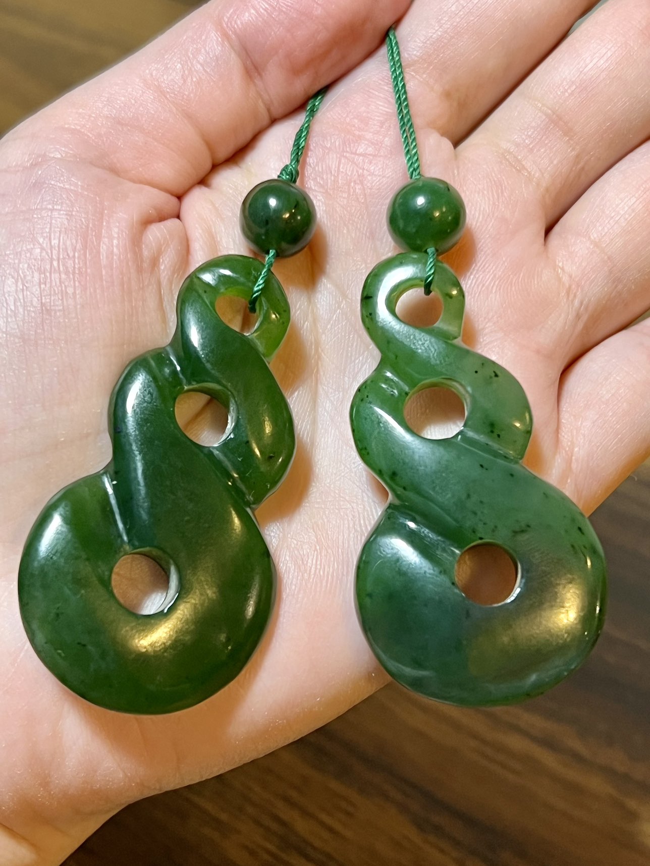 Elegant Nephrite Jade Pendant - photo 2