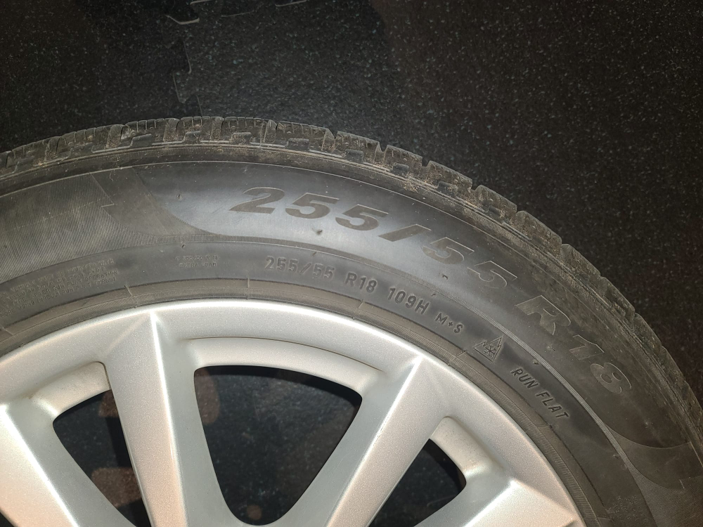 BMW X5 Winter Tires image indicator(3)