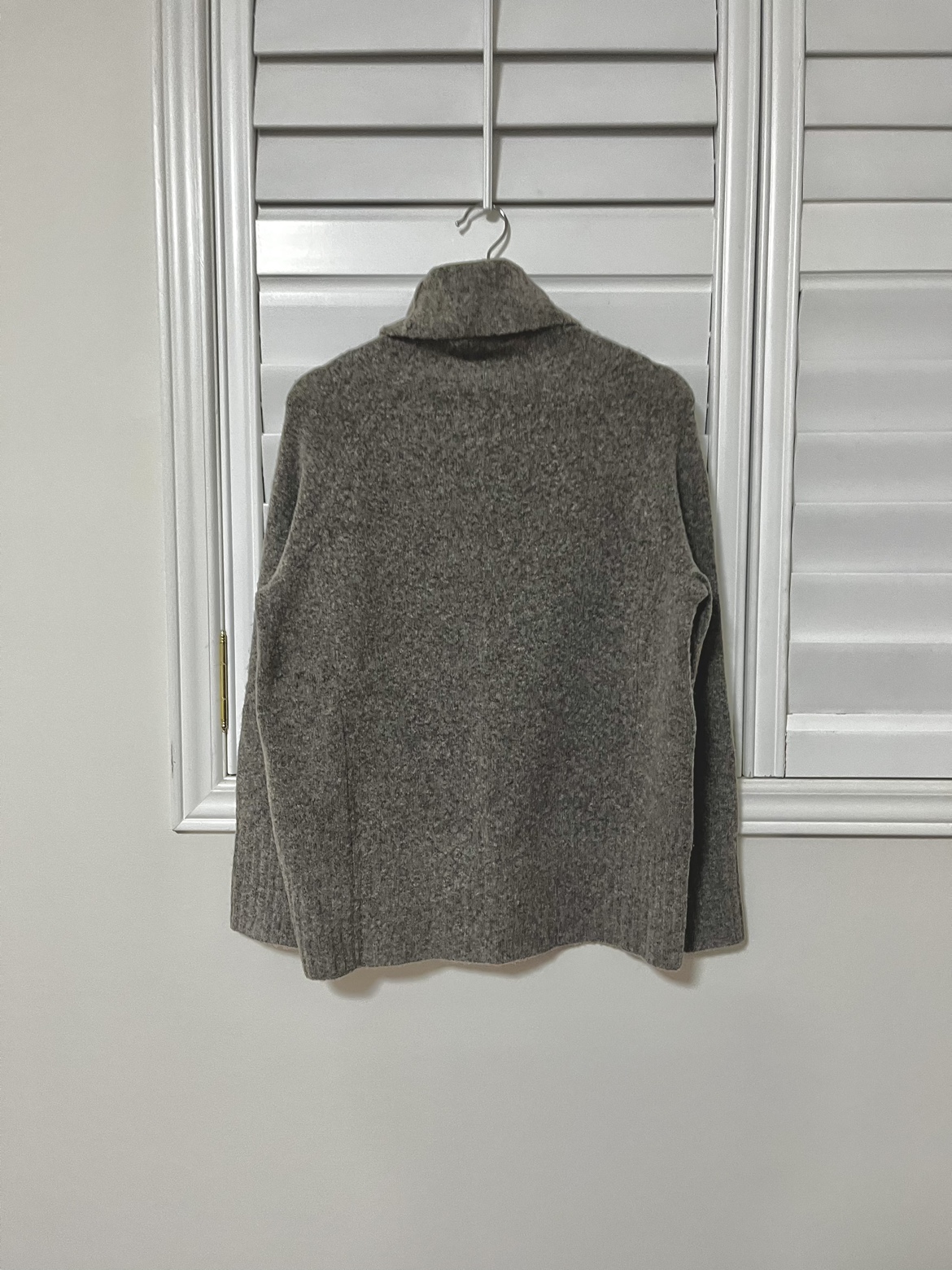 Aritzia babaton sweater image indicator(2)