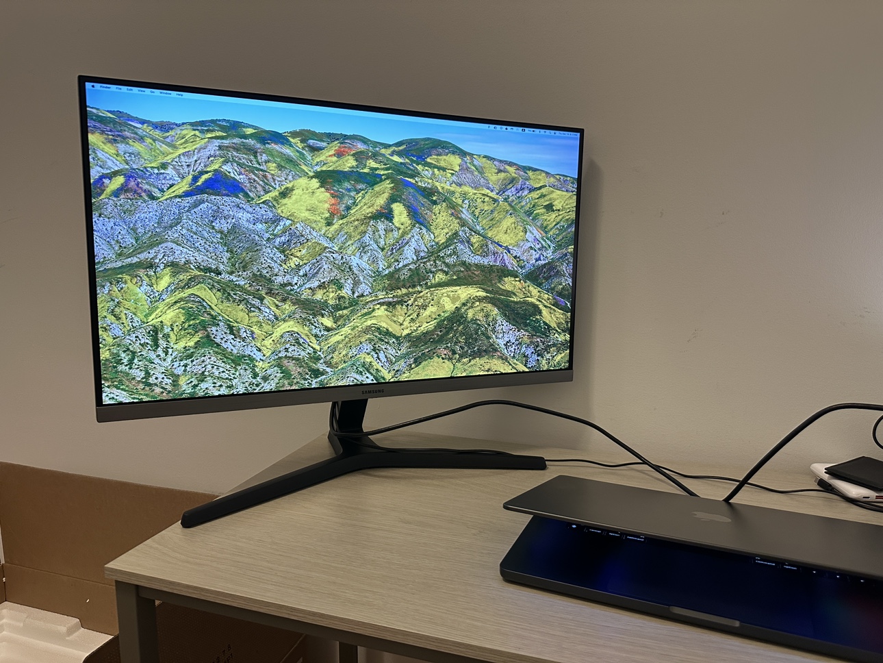 READ DESCRIPTION - Samsung UHD 4K 28” Monitors thumbnail