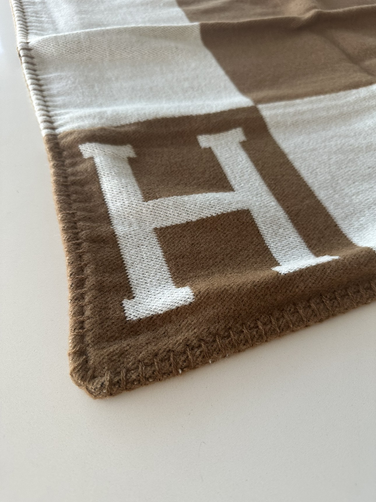 Hermes Blanket & Pillow Set image indicator(6)