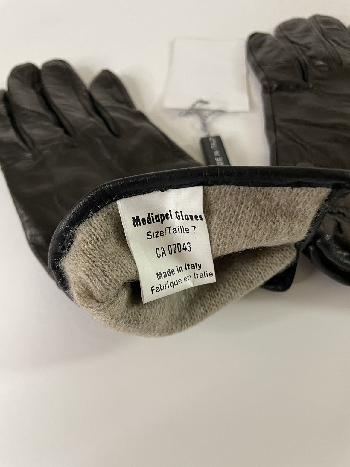 Italian Women’s Black Leather Wool Winter Gloves image indicator(4)