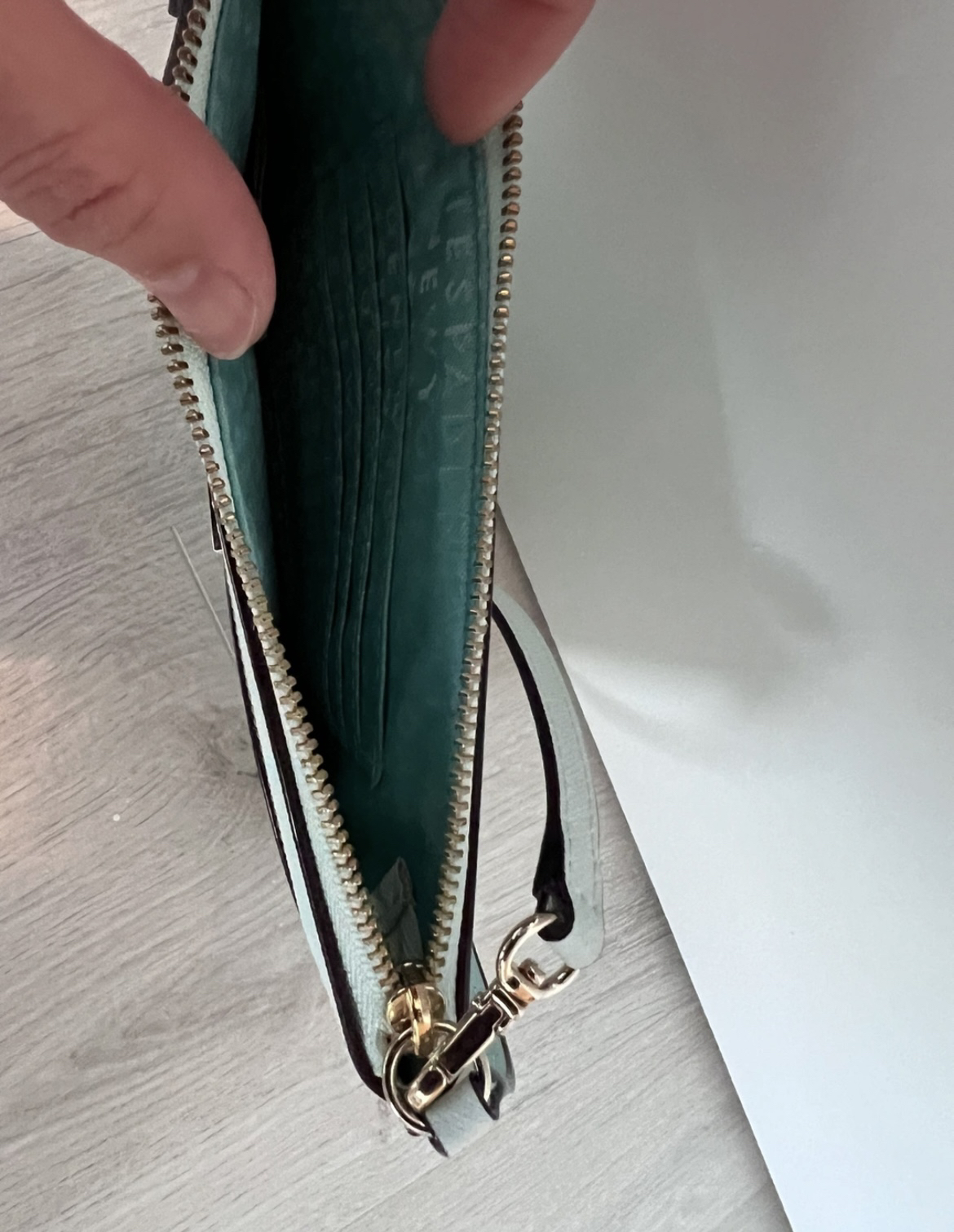 Kate spade ♠️ wrislet image indicator(3)