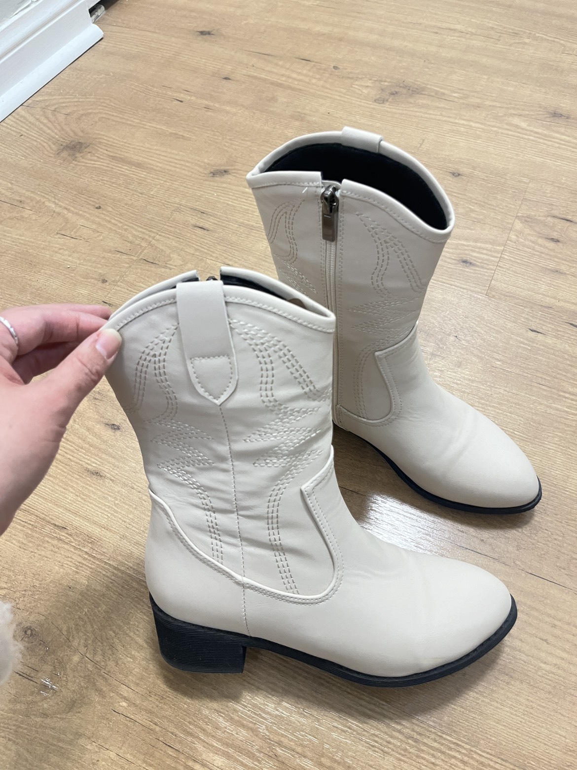 Beige color boots - photo 2