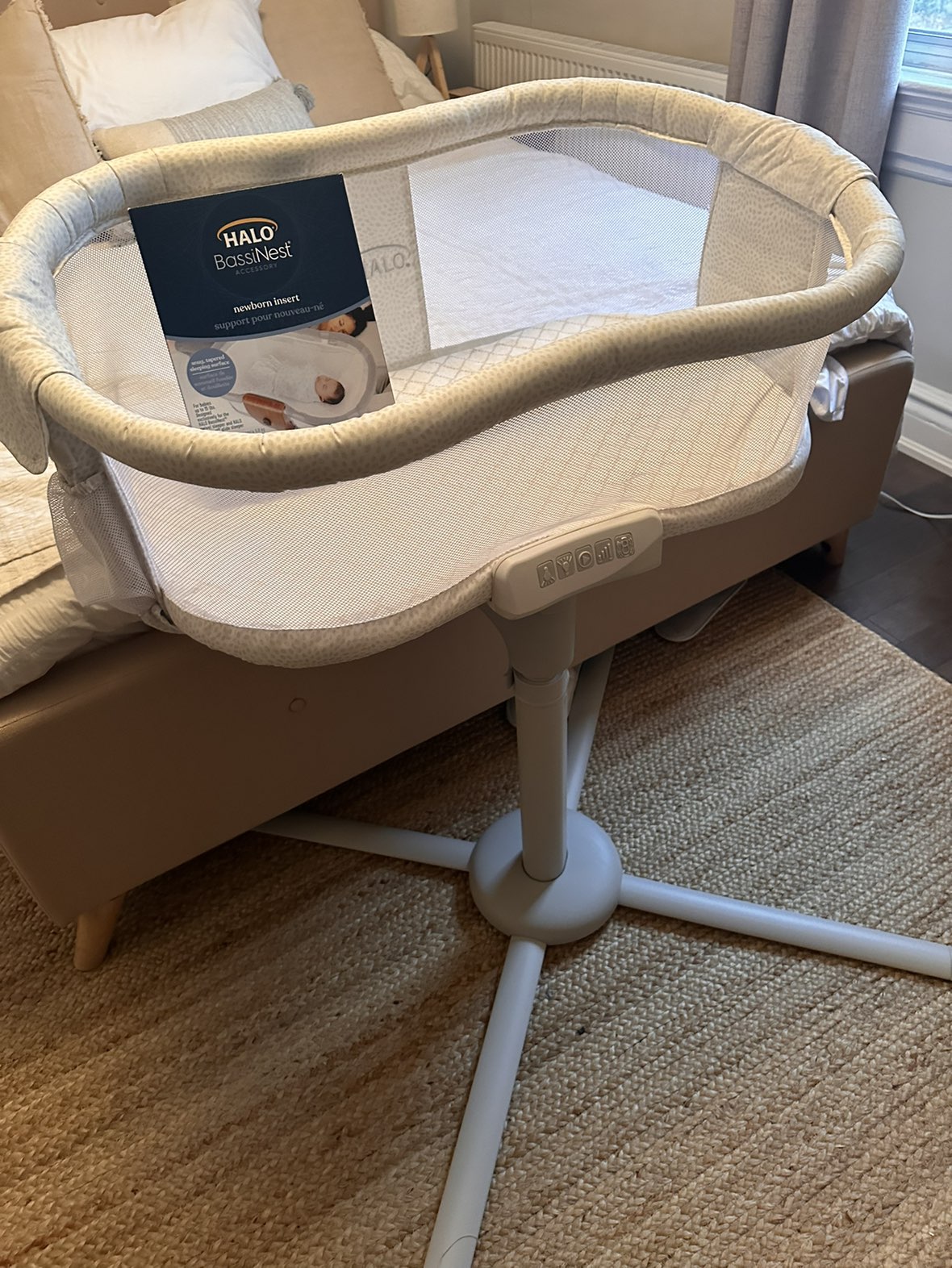 HALO BassiNest Swivel Sleeper Premiere Bassinet - photo 2