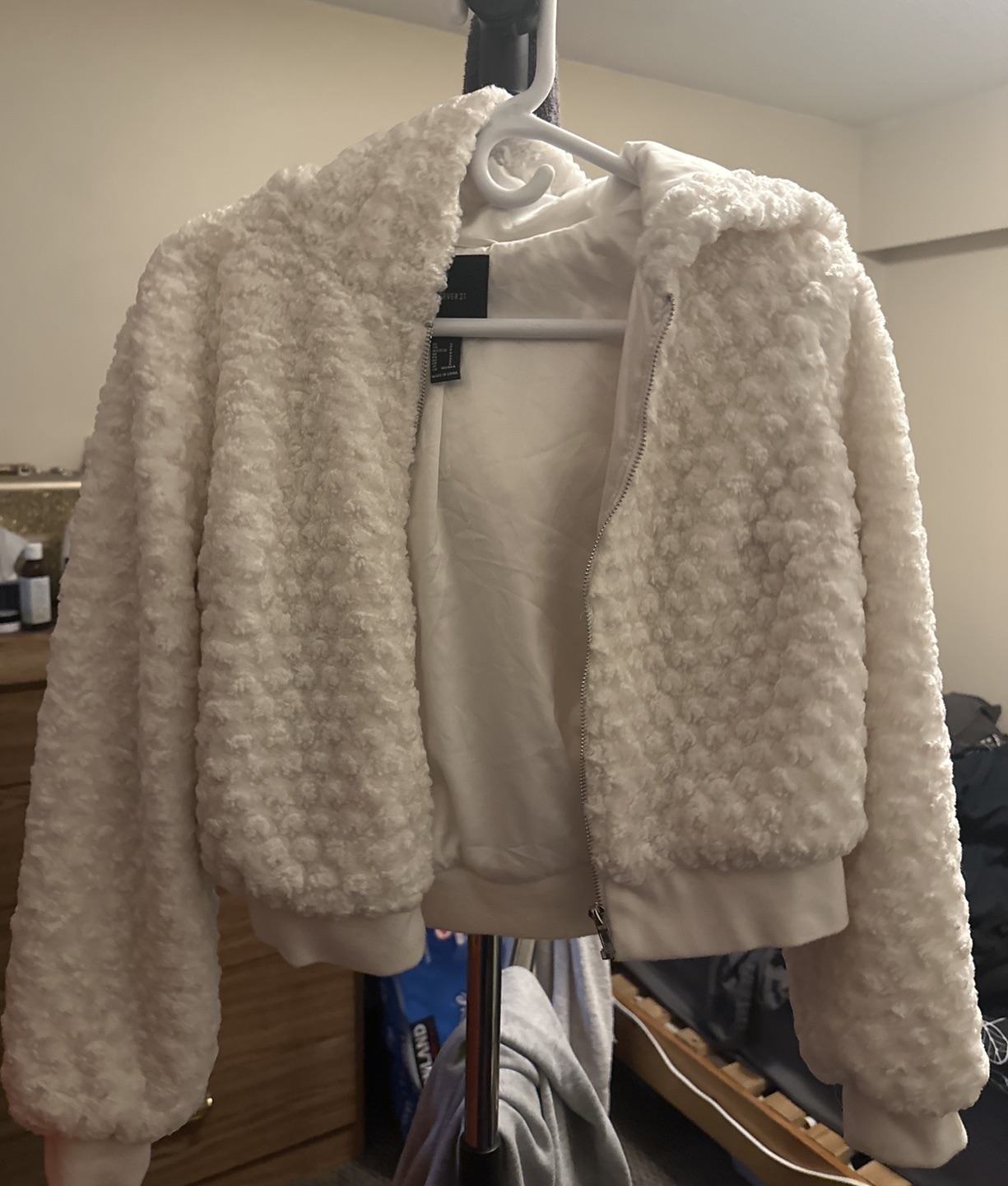 Fuzzy cropped warm jacket thumbnail