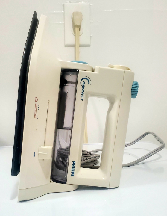 Phillips Travel Steam Iron thumbnail