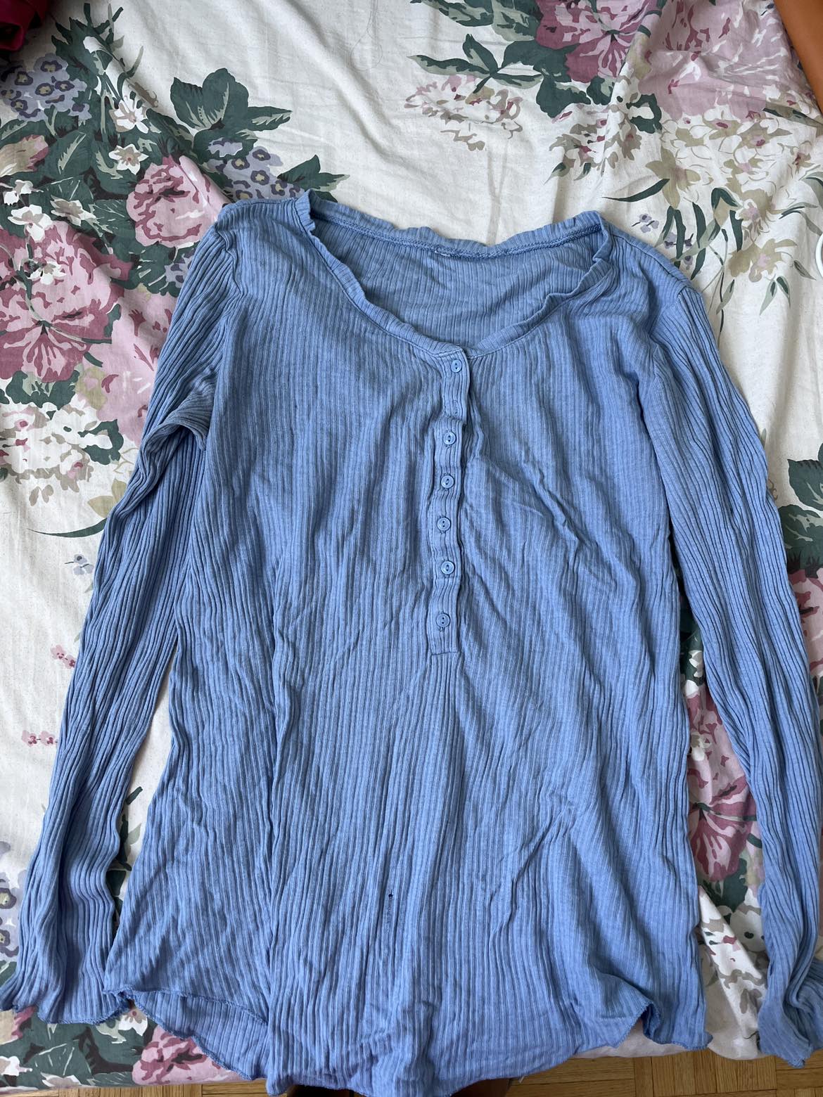 Women clothing #freecycle thumbnail
