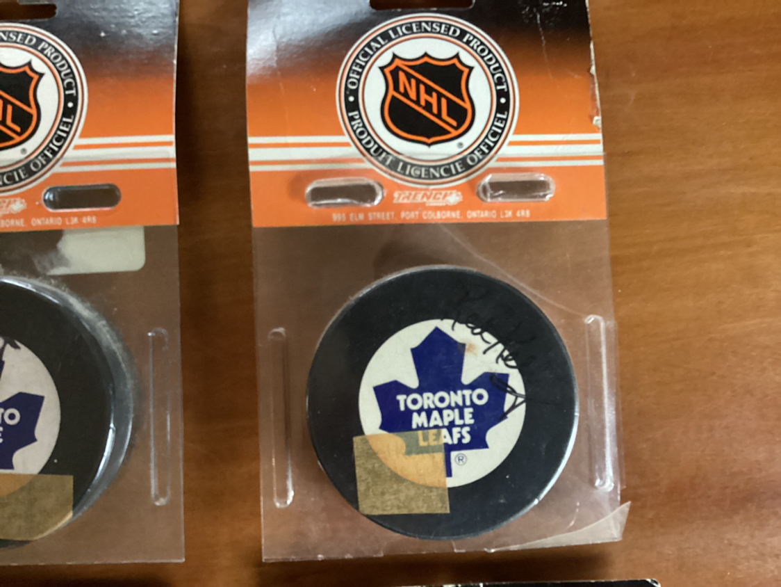 4. 1980’s Signed New Vintage TORONTO MAPLE LEAFS TRENCH PUCKS - photo 5