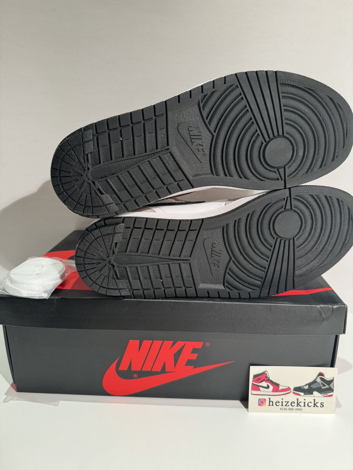 Air Jordan 1 High OG Smoke Grey size 10.5 image indicator(5)