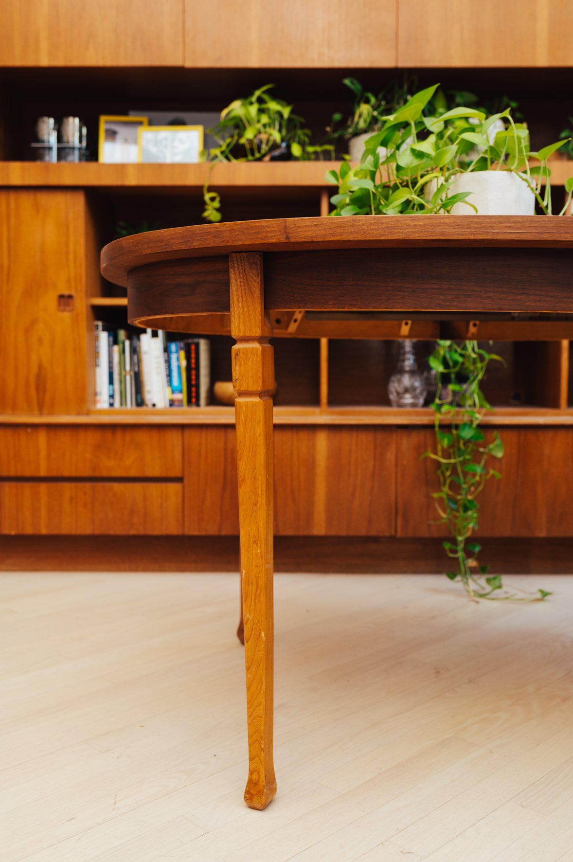 MCM Vintage Dining Table 🤎 - photo 3