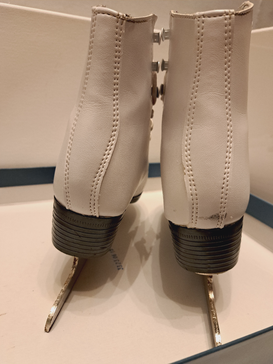 ⛸️ Skates ⛸️ for Young Girls / Youth image indicator(3)