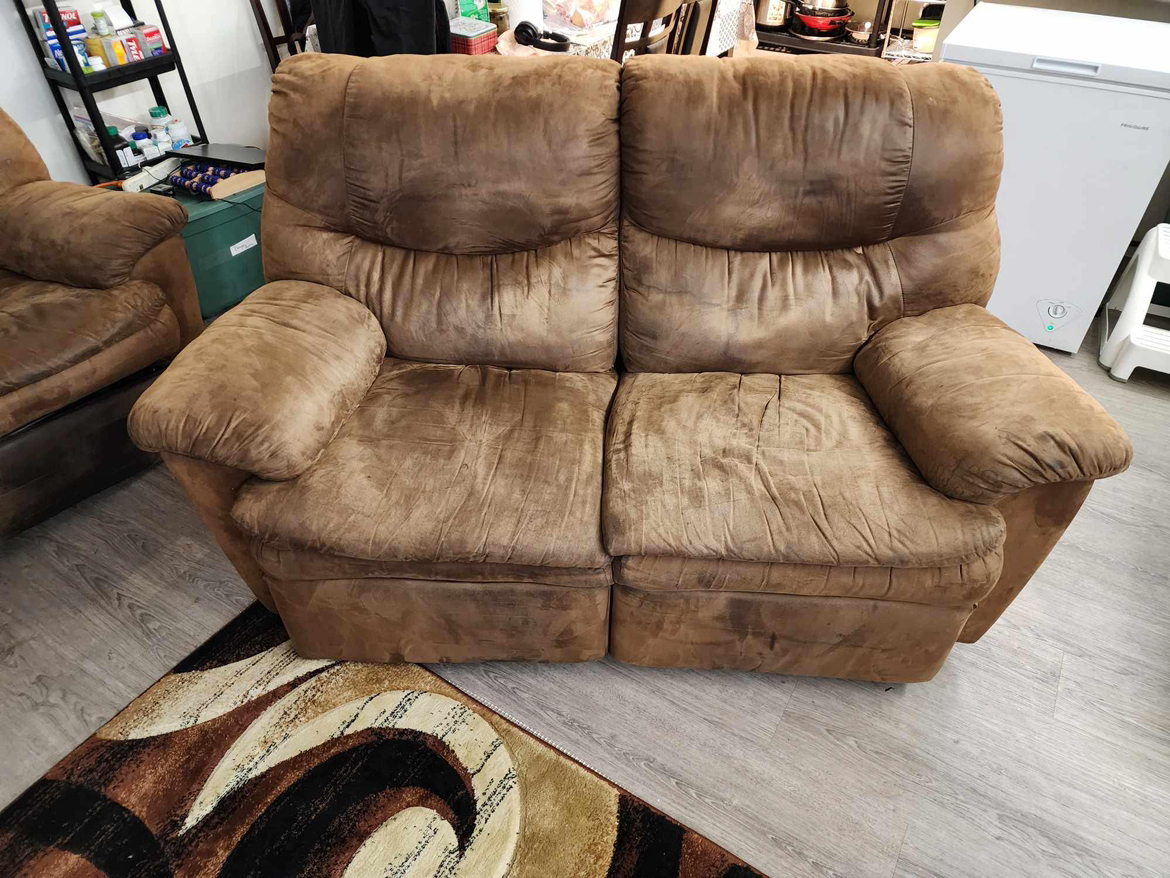 Giving Away.. Free manual recliner set - photo 3