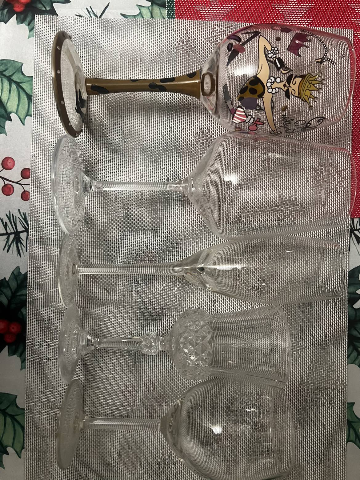 Wine glasses for free  #freecycle 🥕 thumbnail