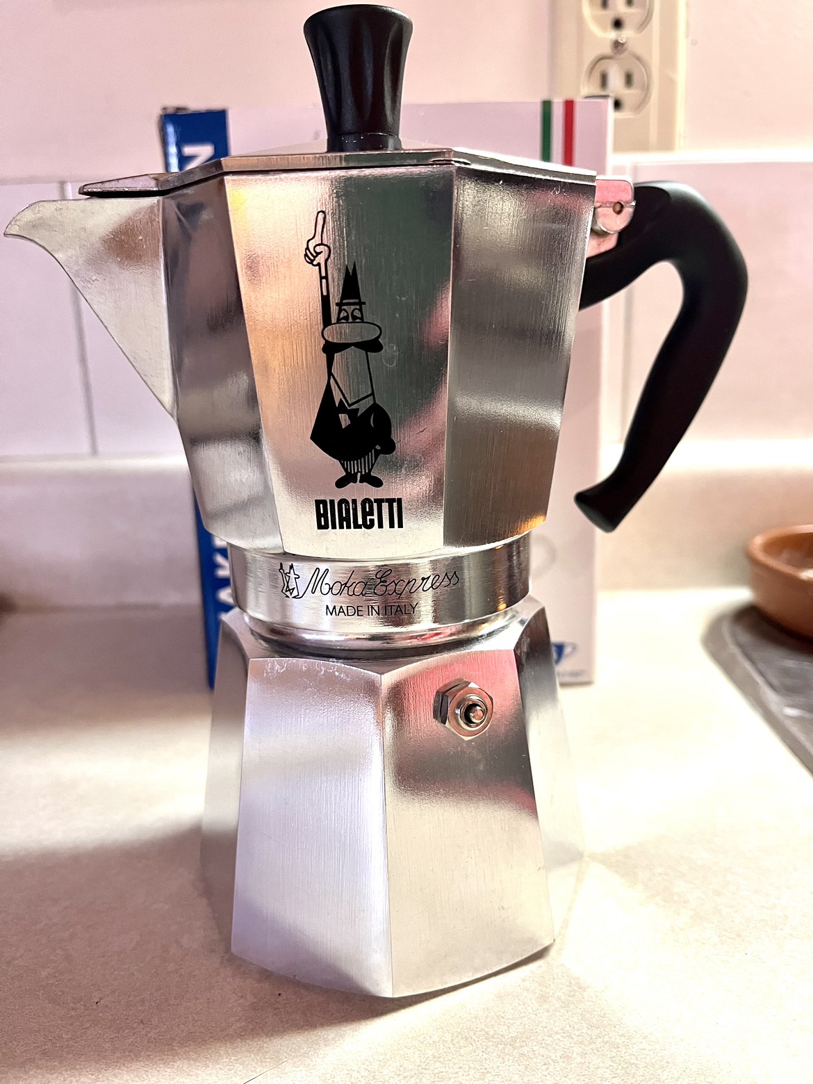 New Bialetti Moka Pot, 6 Cup Coffee Maker - photo 2